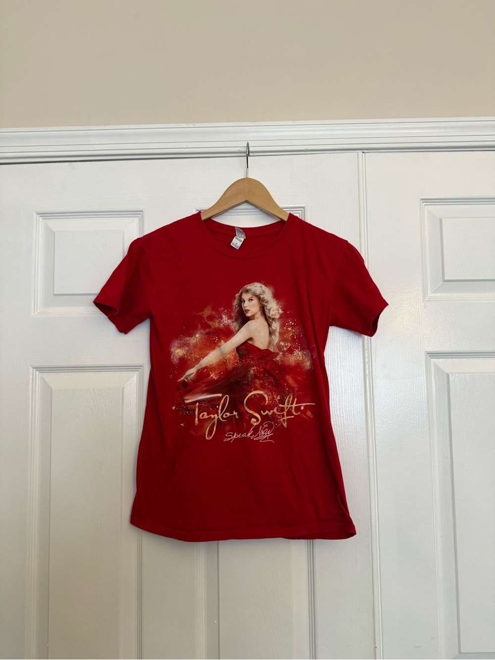 Taylor Swift Speak Now concert Graphic Tee with Gold Print